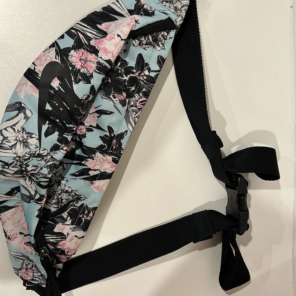 BNWOT Nike Floral Fanny Pack